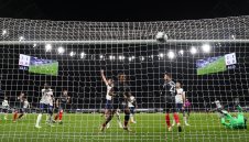 Брентфорд изненада Уулвс на "Молиню"