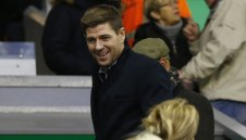 Стиви Джи тренира с Ливърпул