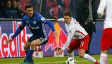 Юве си заплю левия бек на Шалке 