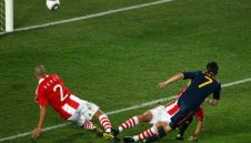 Супер Вия прати Испания на исторически полуфинал