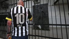 Сантос вади от употребата Десетката заради Пеле