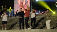 Ще се влюби в Рома! Хиляди посрещнаха Дибала + ВИДЕО