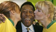 Пеле се възстановява успешно