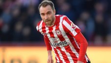 Кристиан Ериксен се колебае между Брентфорд и Ман Юнайтед