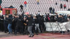 Полицията излезе с изявление за боя на "Армията" + СНИМКИ