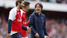 Супер новини за Росицки! Ще играе на европейското