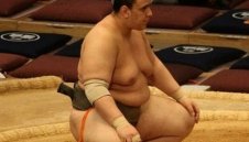 Аоияма завърши с победа