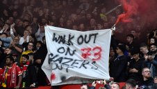 Дългова криза на „Олд Трафорд“: Глейзър дължат £1 млн.