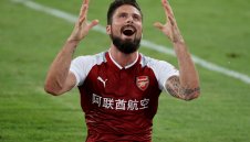 Жиру ще се бори за мястото си в Арсенал