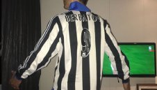 Бербатов поздрави рожденика Ширър