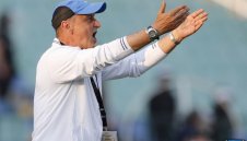 Роси иска да стяга Левски отзад и в средата