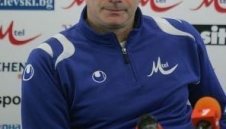 Смяната на Велев &ndash; закъсняло решение в неподходящ момент
