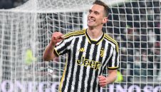 Хеттрик на Милик прати Юве на 1/2-финал