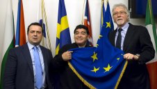 Марадона: Игуаин може да изведе Наполи до титла