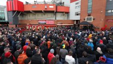 Ман Юнайтед оскъпява сезонните билети, за да се връща на върха