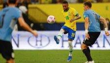 Бразилия размаза и Уругвай