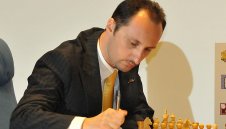 Веско Топалов остава трети в света