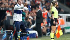 Защо Ливърпул и Челси стигнаха до дузпи? Отговорът е секссимвол в съдийството + ГАЛЕРИЯ 