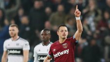 Чичарито вкара с ръка за Уест Хям, Деулофеу с хеттрик за Уотфорд