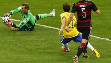 Меноти: Нойер е най-добрият вратар в историята