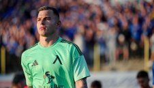 Сърце и ръце от стомана: Вуцов блести, а Левски екзекутира Апоел след дузпи!