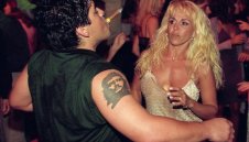 Марадона съди бивша за $9 млн.