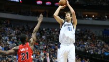 Новицки напомни за себе си с 40 точки