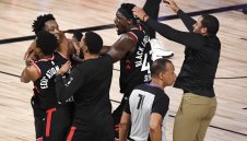 Лудост в НБА! Торонто шокира Бостън в последната секунда