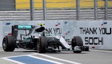 Нико тръгва пръв в Сочи, нови проблеми за Люис