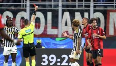 Юве триумфира над 10 от Милан с късмет и гол на юноша на „росонерите“ 