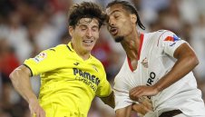 "Старата госпожа" флиртува с "подводничар"