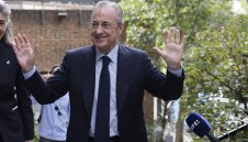 Добре ли е? Оперираха Флорентино Перес