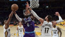 И ЛеБрон и Веждата не помогнаха! Плейофите са все по-далеч от Лейкърс