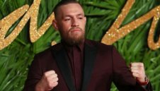 Конър Макгрегър ще направи дебют в боевете с голи ръце