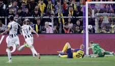 Нюкасъл громи, сензационен отбор вилнее в Шампионска лига