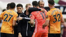 "Вълците" гризнаха Астън Вила