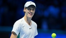 Синер, Зверев и Циципас напред в Хале