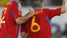 Иниеста и Албиол се отказаха от премиите си за титлата на Испания