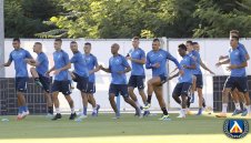 Трио чака договори с Левски 