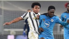 Юве чака Шалке да изпадне заради американец