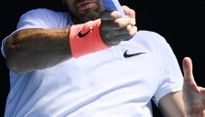 Гришо с два мача през тази нощ