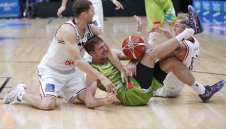 Гърция и Латвия продължават напред на Евробаскет