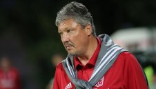 Любо Пенев похвали отбора си и скочи на съдийството