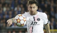 Как Меси стана "златната кокошка" на ПСЖ още преди да си е обул бутонките