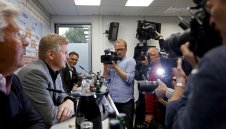 Треньор-мечта: Ефе позволи на играчите си да пушат