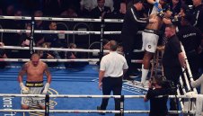 Джошуа ще си връща титлите с треньор на Тайсън и Холифийлд