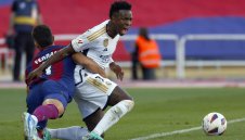 Расизъм: Ла Лига осъди Барса заради Винисиус