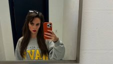 Тежки обвинения към легендарен треньор заради младото му гадже + СНИМКИ