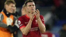 Ветеран остава на "Анфийлд" още година