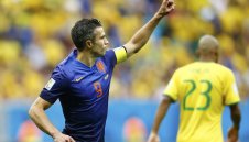 Ван Перси подари медала си на фен